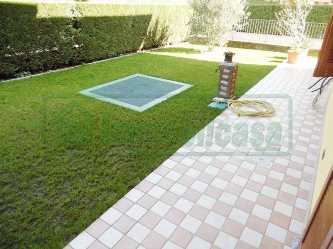 SERIATE IN VILLA 145 MQ 4 LOCALI TAVERNA GIARDINO BOX DOPPIO Seriate