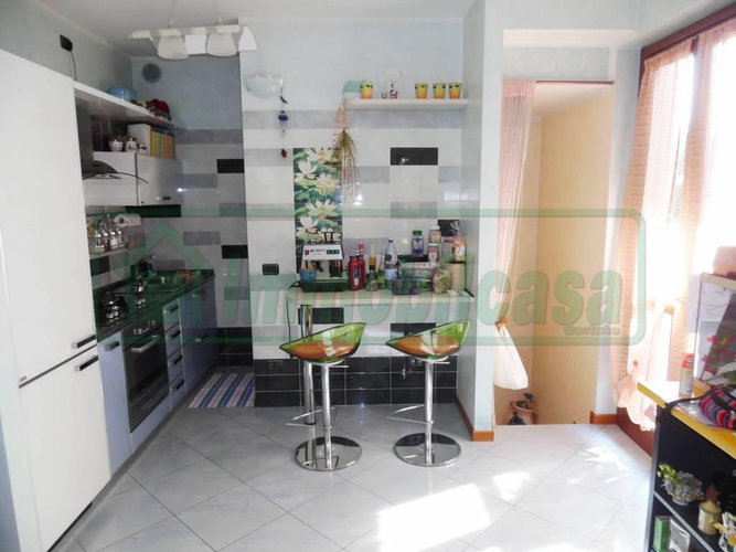 SERIATE IN VILLA 145 MQ 4 LOCALI TAVERNA GIARDINO BOX DOPPIO Seriate