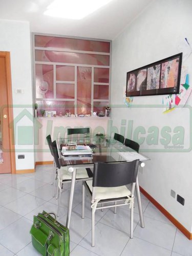 SERIATE IN VILLA 145 MQ 4 LOCALI TAVERNA GIARDINO BOX DOPPIO Seriate