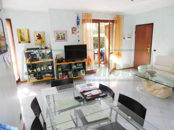 SERIATE IN VILLA 145 MQ 4 LOCALI TAVERNA GIARDINO BOX DOPPIO Seriate