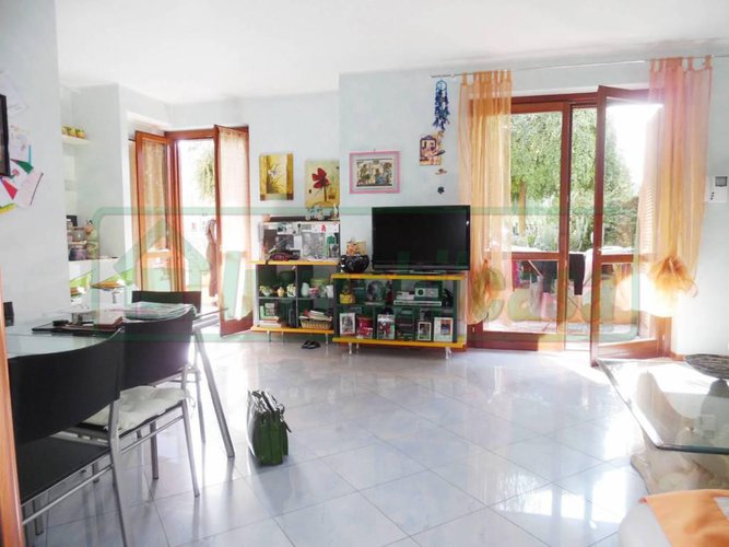 SERIATE IN VILLA 145 MQ 4 LOCALI TAVERNA GIARDINO BOX DOPPIO Seriate