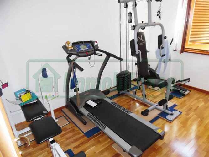 SERIATE IN VILLA 145 MQ 4 LOCALI TAVERNA GIARDINO BOX DOPPIO Seriate