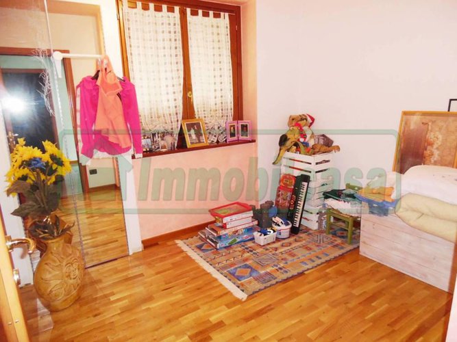 SERIATE IN VILLA 145 MQ 4 LOCALI TAVERNA GIARDINO BOX DOPPIO Seriate