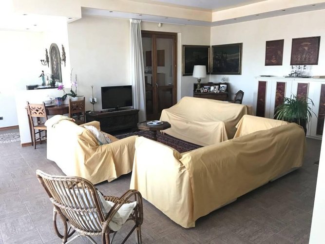 AMPIO QUADRILOCALE CON TERRAZZO DI MQ. 50 Alzano Lombardo