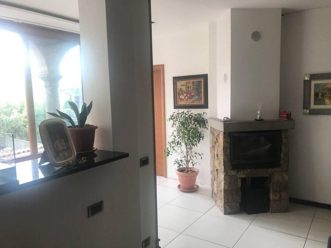 AMPIO QUADRILOCALE CON CAMINO Alzano Lombardo
