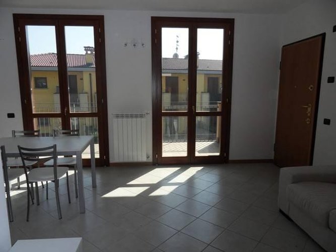 TRILOCALE NUOVO ARREDATO CON BOX DOPPIO E CANTINA Bagnatica