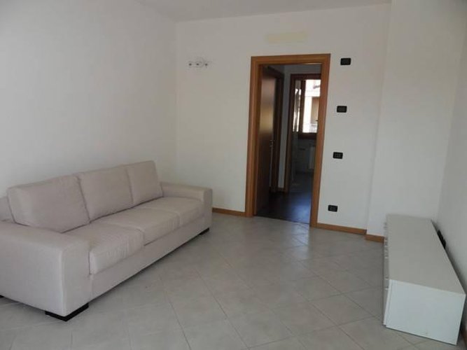 TRILOCALE NUOVO ARREDATO CON BOX DOPPIO E CANTINA Bagnatica