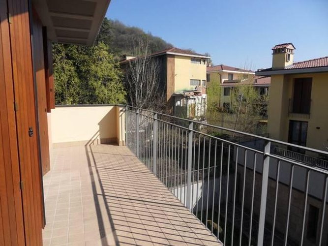 TRILOCALE NUOVO ARREDATO CON BOX DOPPIO E CANTINA Bagnatica