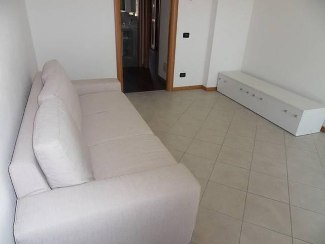 TRILOCALE NUOVO ARREDATO CON BOX DOPPIO E CANTINA Bagnatica