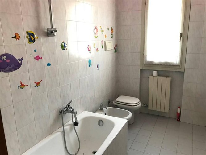 TRILOCALE VUOTO Alzano Lombardo