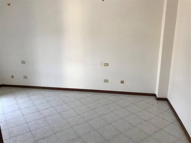 TRILOCALE VUOTO Alzano Lombardo