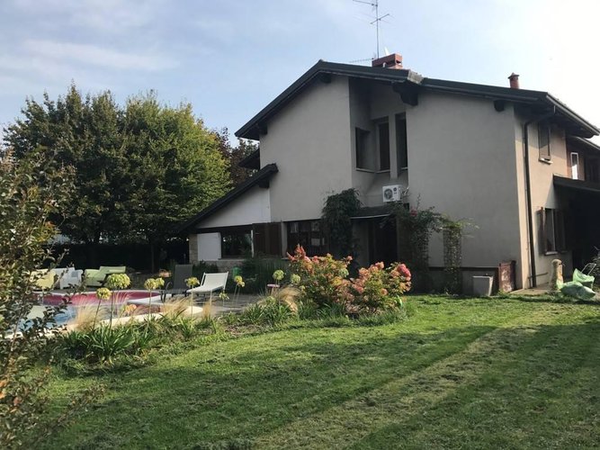 VILLA CON PISCINA