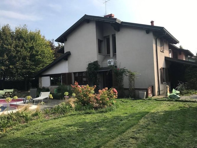 VILLA CON PISCINA Bergamo
