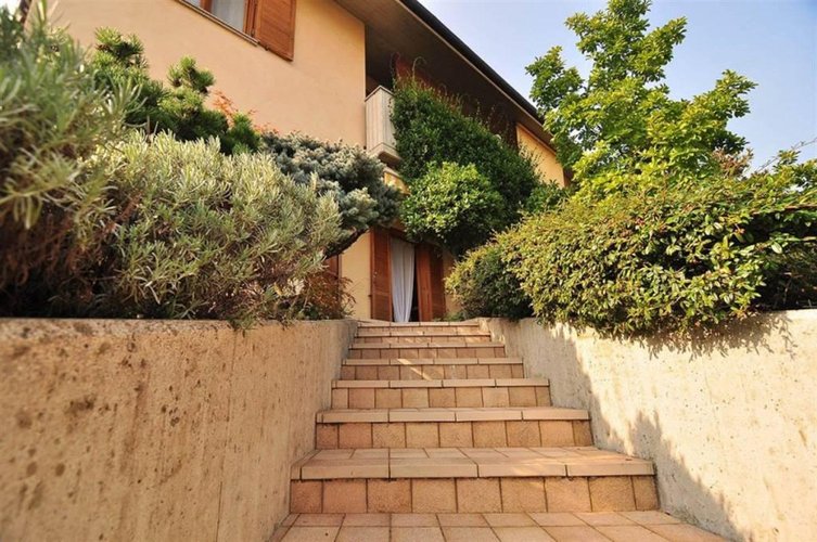 VILLA BIFAMILIARE