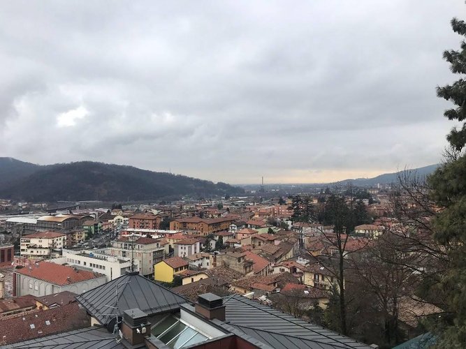 PRESTIGIOSA VILLA SINGOLA CON 3 APPARTAMENTI Nembro