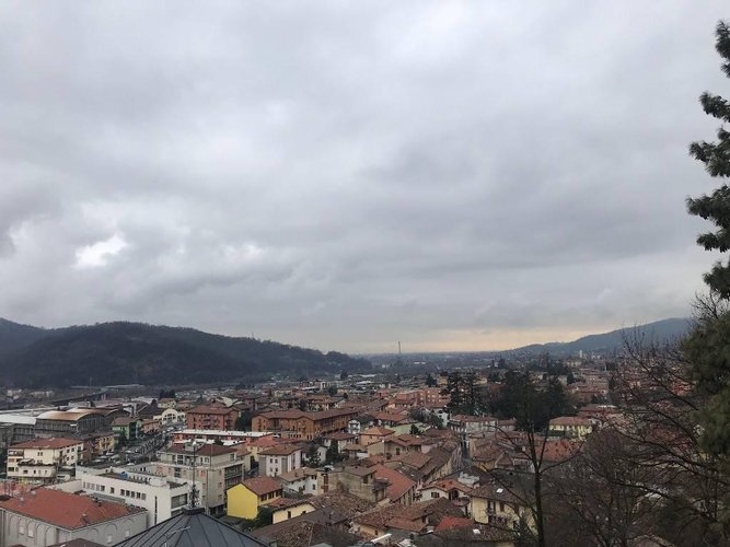 PRESTIGIOSA VILLA SINGOLA CON 3 APPARTAMENTI Nembro