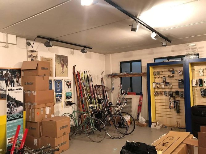NEGOZIO+MAGAZZINO+POSTI AUTO IN AREA PRIVATA Torre Boldone