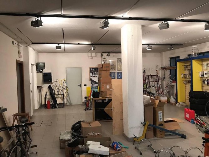 NEGOZIO+MAGAZZINO+POSTI AUTO IN AREA PRIVATA Torre Boldone