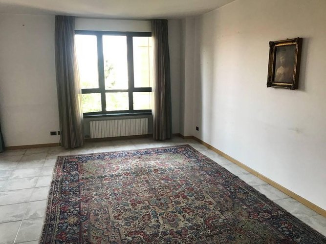 AMPIO QUADRILOCALE A DUE PASSI DA P.ZA PONTIDA