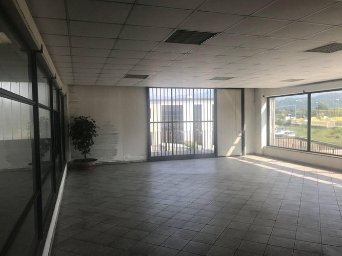 CAPANNONE CON SALONE ESPOSITIVO E 1500 MQ. DI CORTILE Mozzo