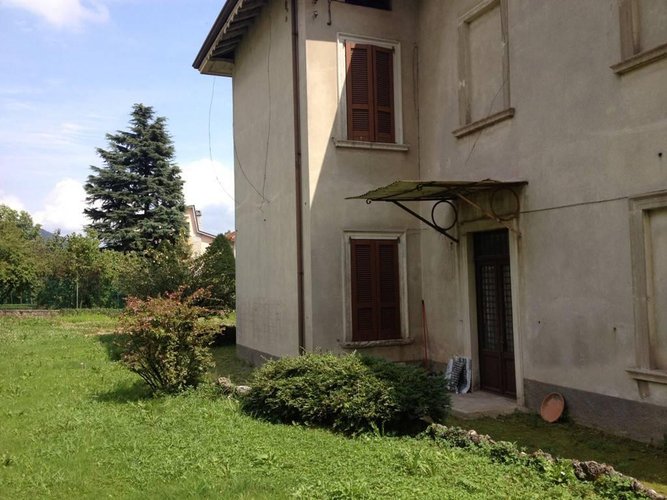 VILLA SINGOLA CON GIARDINO