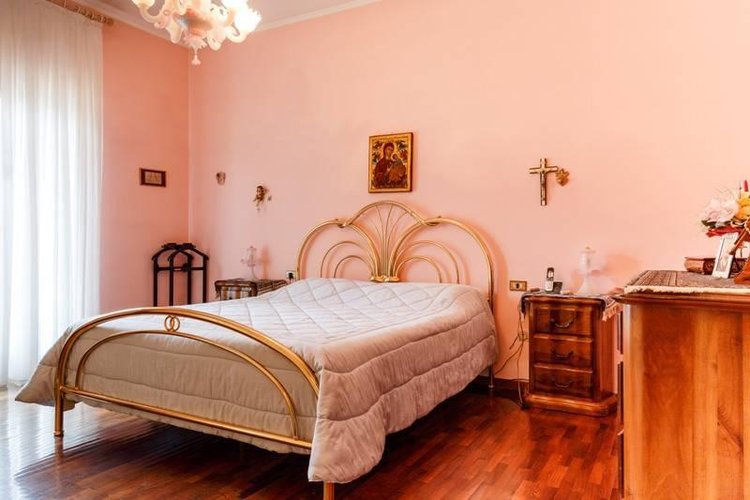 VILLA SINGOLA SUDDIVISA IN DUE ABITAZIONI Torre Boldone