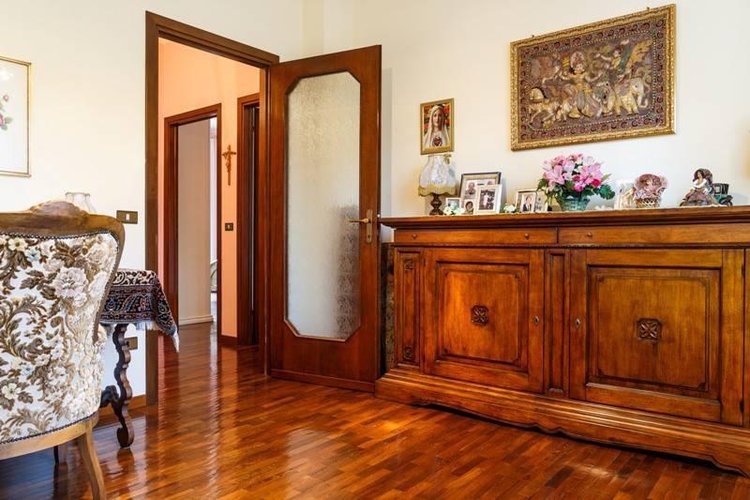 VILLA SINGOLA SUDDIVISA IN DUE ABITAZIONI Torre Boldone