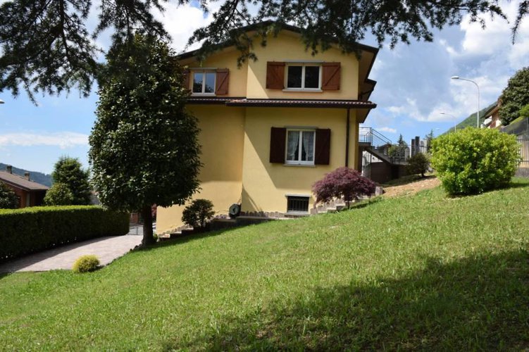 NEMBRO VILLA BIFAMILIARE Nembro