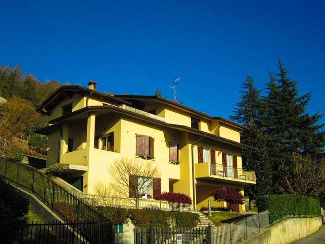 NEMBRO VILLA BIFAMILIARE Nembro