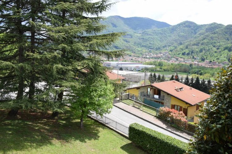 NEMBRO VILLA BIFAMILIARE Nembro