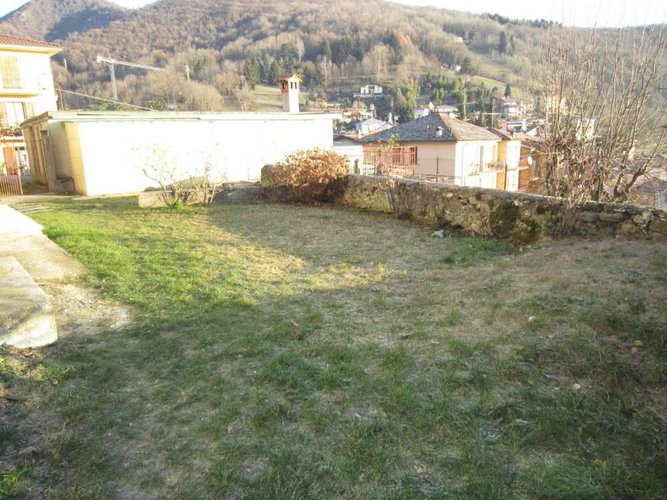 NEMBRO PORZIONE DI CASA CON 350 MQ DI GIARDINO Nembro