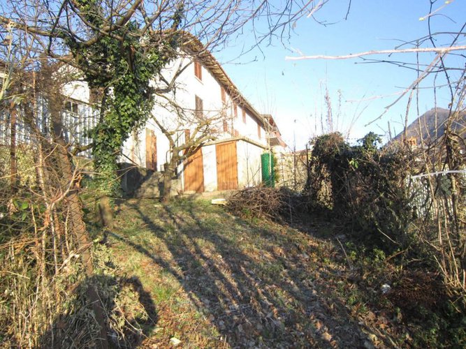 NEMBRO PORZIONE DI CASA CON 350 MQ DI GIARDINO Nembro