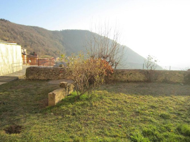 NEMBRO PORZIONE DI CASA CON 350 MQ DI GIARDINO Nembro