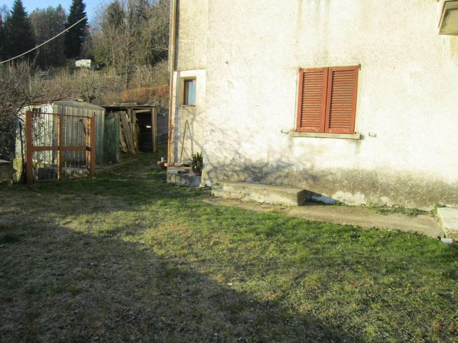 NEMBRO PORZIONE DI CASA CON 350 MQ DI GIARDINO Nembro