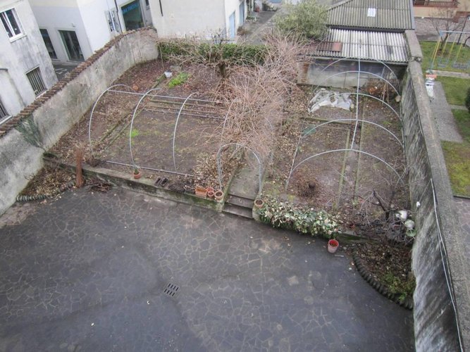 NEMBRO VILLA CON 400 MQ DI GIARDINO Nembro