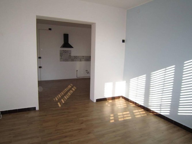 NEMBRO-LONNO VILLA SINGOLA CON GIARDINO PRIVATO Nembro