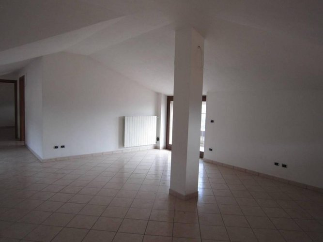 NEMBRO MANSARDA RISTRUTTURATA Nembro