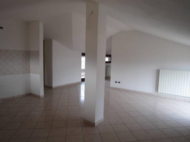 NEMBRO MANSARDA RISTRUTTURATA Nembro