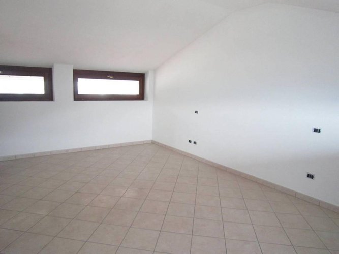 NEMBRO MANSARDA RISTRUTTURATA Nembro