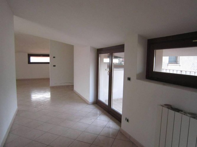 NEMBRO MANSARDA RISTRUTTURATA Nembro