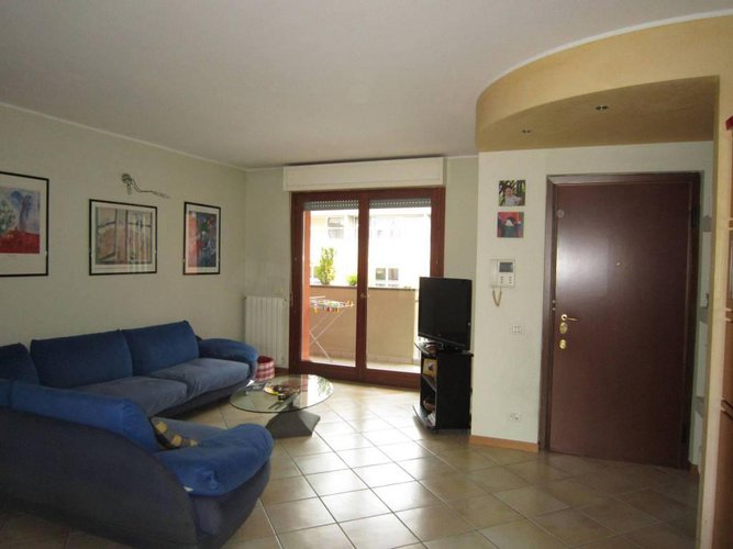 NEMBRO QUADRILOCALE CON DOPPI SERVIZI Nembro