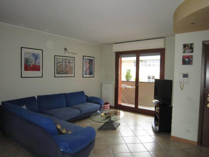 NEMBRO QUADRILOCALE CON DOPPI SERVIZI Nembro