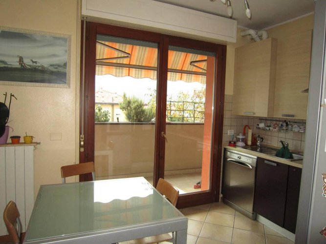 NEMBRO QUADRILOCALE CON DOPPI SERVIZI Nembro