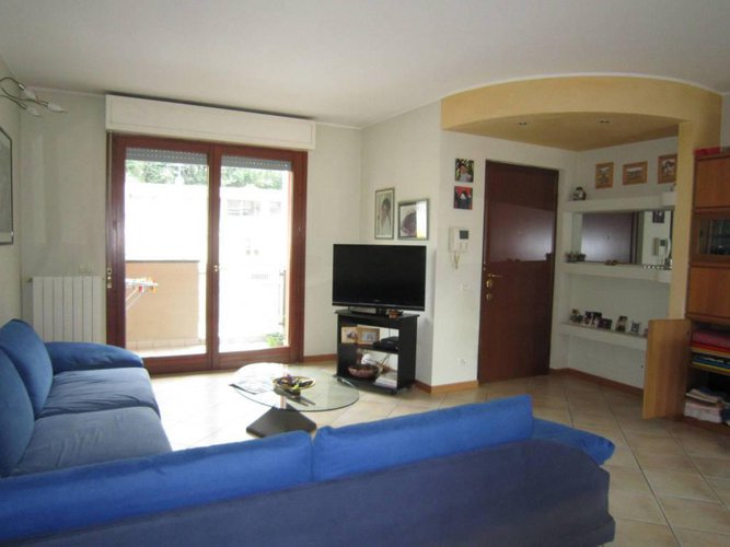 NEMBRO QUADRILOCALE CON DOPPI SERVIZI Nembro