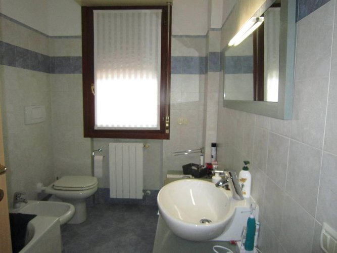 NEMBRO QUADRILOCALE CON DOPPI SERVIZI Nembro