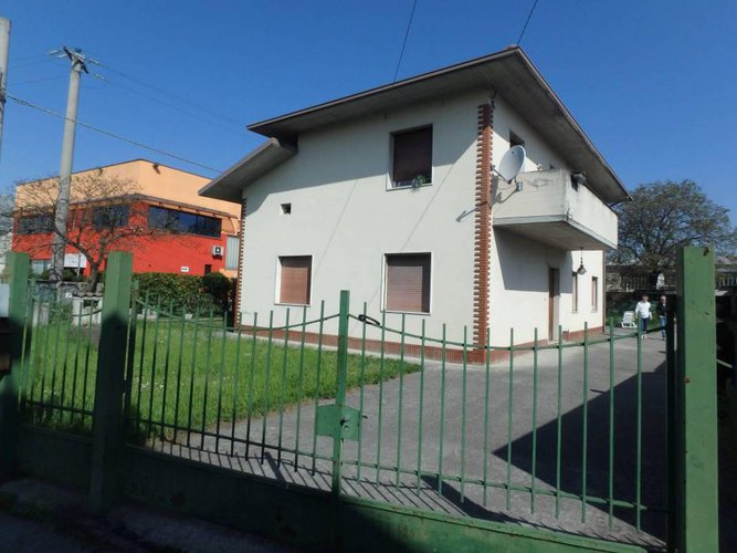 IDEALE PER DUE FAMIGLIE!! Capriolo