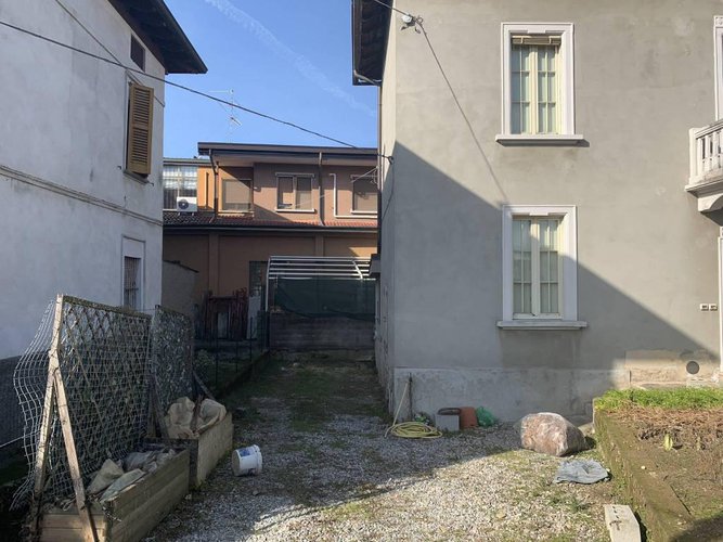 VILLA SINGOLA IN CENTRO PAESE Pontoglio