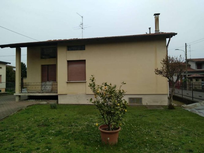 VILLA SINGOLA SU LOTTO DI 500 MQ