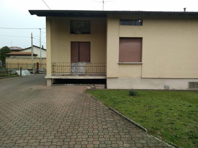 VILLA SINGOLA SU LOTTO DI 500 MQ Pontoglio