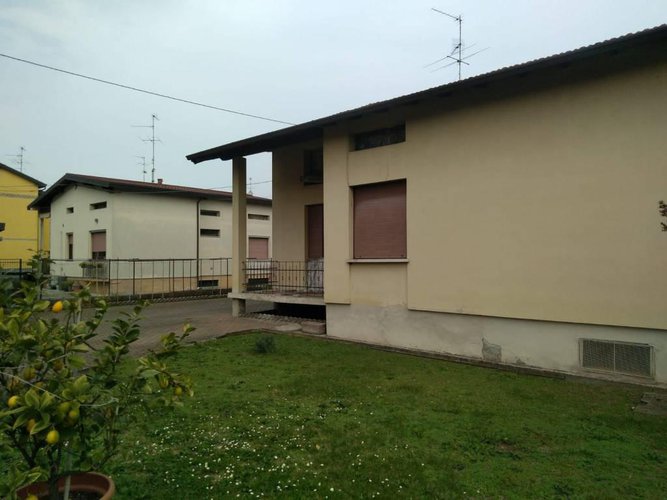 VILLA SINGOLA SU LOTTO DI 500 MQ Pontoglio